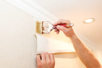 Pose de papier peint à Plozévet — revêtements muraux et toiles de verre